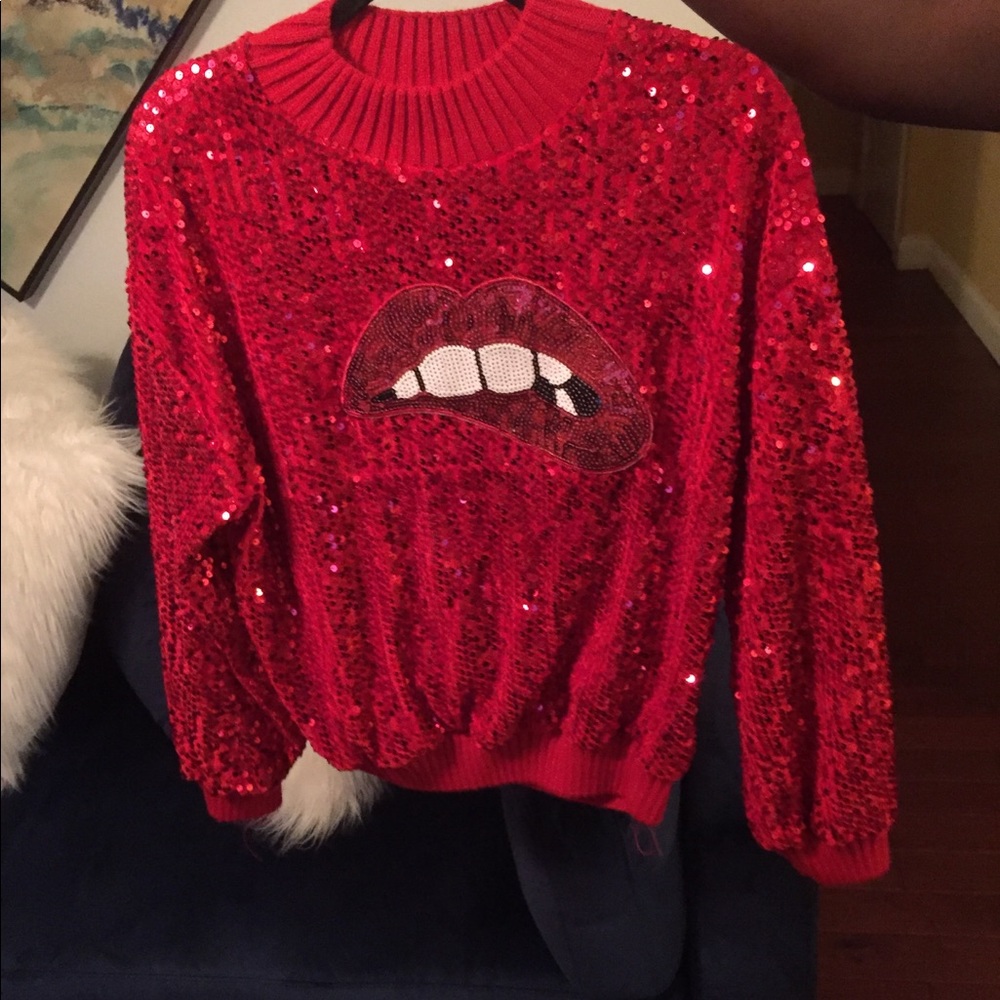 Never worn was to small the size is medium